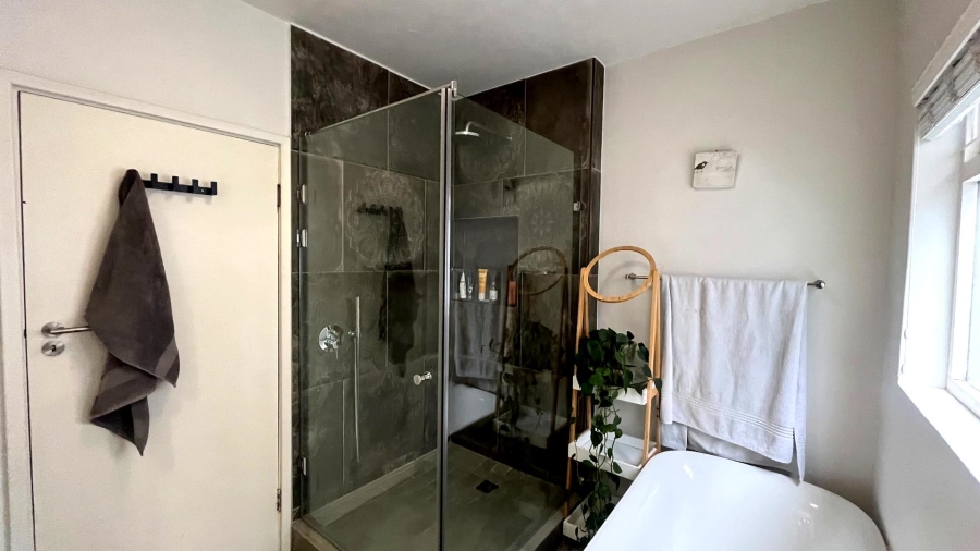 To Let 1 Bedroom Property for Rent in Bantry Bay Western Cape
